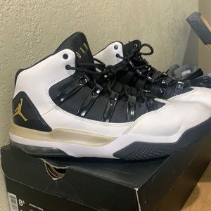 2018 Jordan max aura size 10